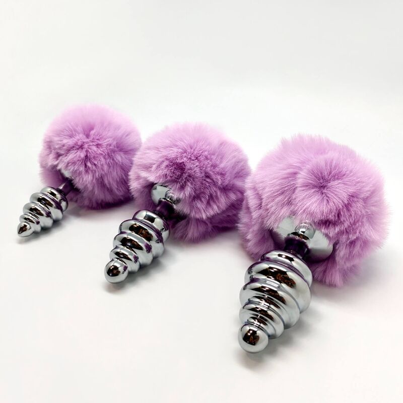 Close-up do ALIVE Plug Anal Espiral Metal Fluffy Violeta M, mostrando a textura do pompom e o design em espiral.