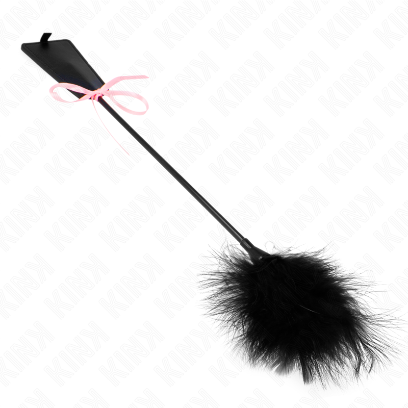 KINK Penas de Cócegas Flogger com Laço de Fita Rosa 49 CM, ideal para jogos sensuais.