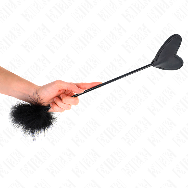 KINK Penas de Cócegas com Pá de Coração 31 CM, detalhe das penas e da pá em formato de coração.