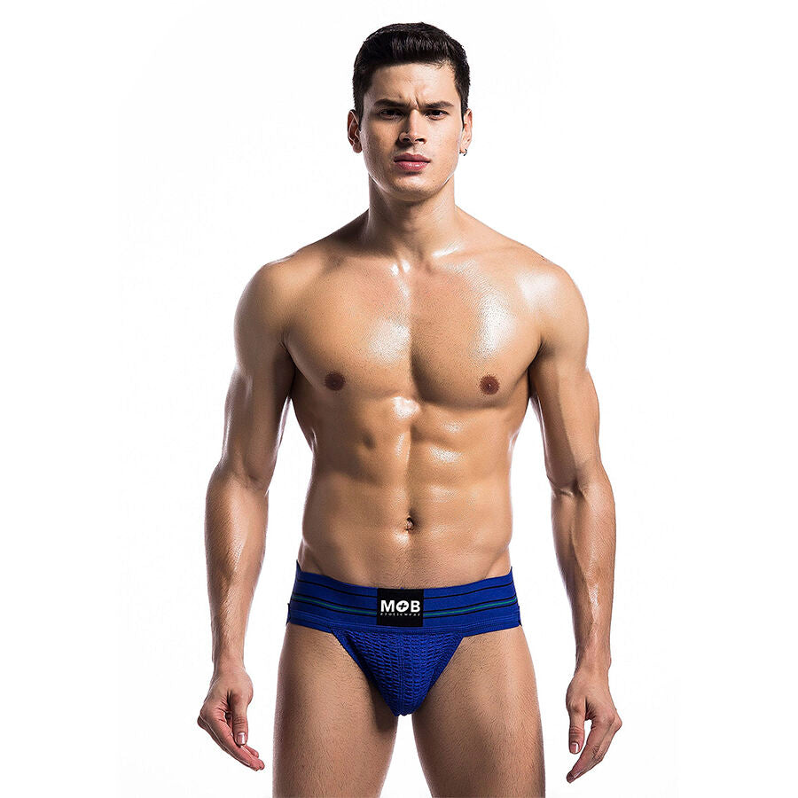 Close-up da Tanga Masculina MaleBasics Azul Clássica, mostrando seu tecido e design confortável.