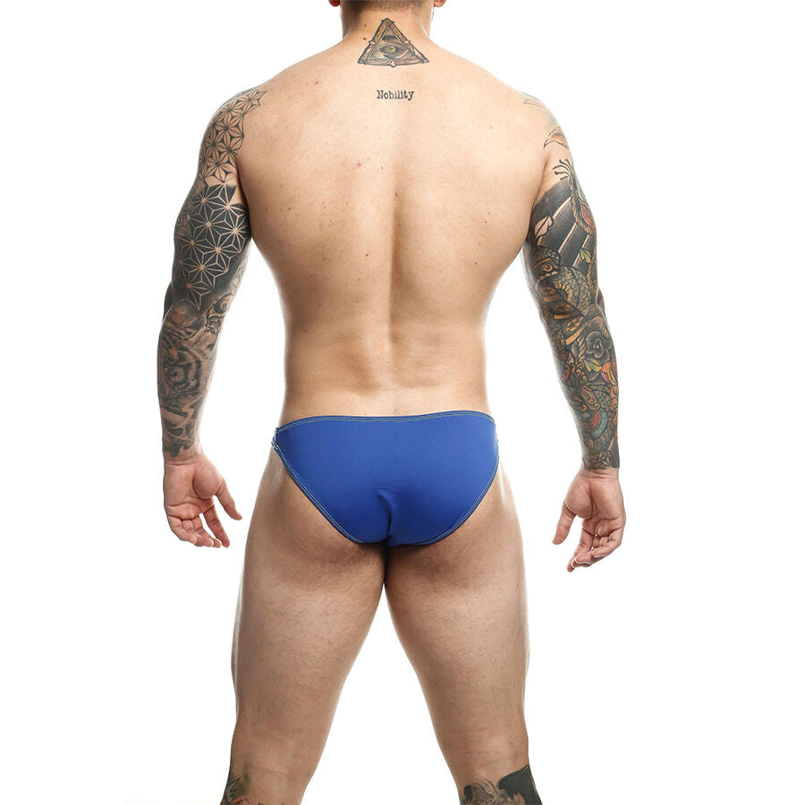Detalhe do Malebasics MOB Royal Tucan Swimsuit Masculino Tamanho L, mostrando a estampa vibrante e o tecido premium.