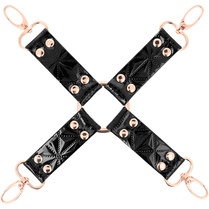 Close-up do Hog Tie Black Edition da BEGME em couro vegano e neoprene, destacando a qualidade e design para jogos de restrição.