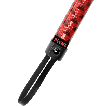 Flogger de Couro Vegano Edição Vermelha BEGME para jogos BDSM
