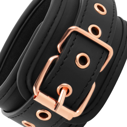 Close-up das Algemas de Punho e Tornozelo COQUETTE CHIC DESIRE FANTASY com Forro de Neoprene.