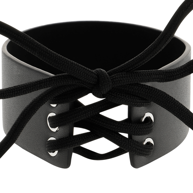 Coquette Chic Desire Gargantilha de Couro Vegano, um acessório ajustável para fetiche e estilo BDSM.