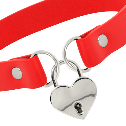 Colar Coquette Chic Desire de couro vegano vermelho com acessório de coração e chave