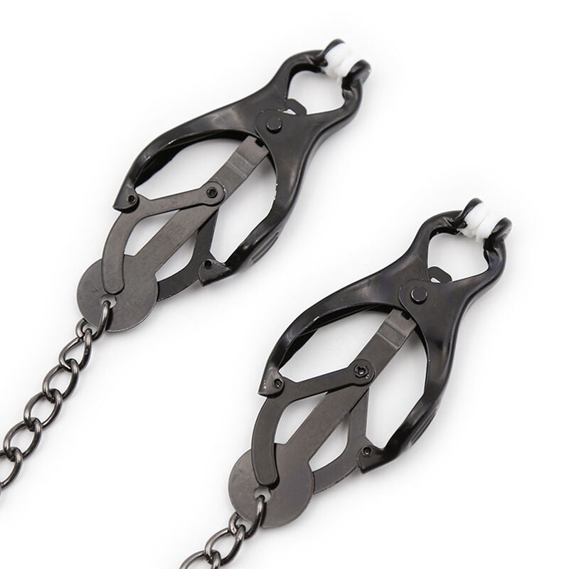 Close-up of the Ohmama Fetish Pinças para Mamilos com Corrente Preta showing its design and metallic finish.