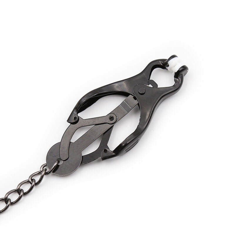 Close-up of the Ohmama Fetish Pinças para Mamilos com Corrente Preta showing its design and metallic finish.