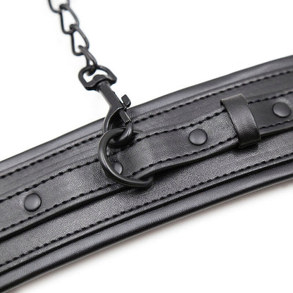 Restrições de pulso ajustáveis em couro sintético Ohmama Fetish para práticas BDSM