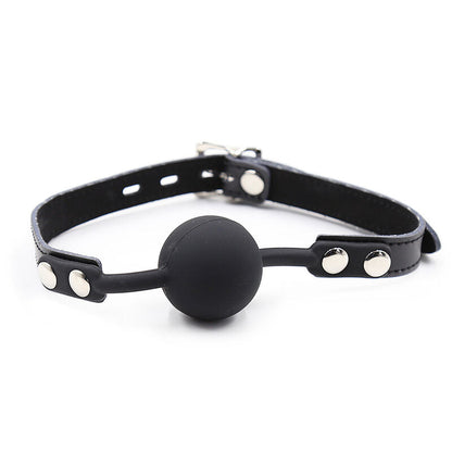 Ohmama Fetish Gag de Bola de Silicone com Cinto de Couro e Cadeado, mostrando a bola de silicone preta e o cinto de couro ajustável.