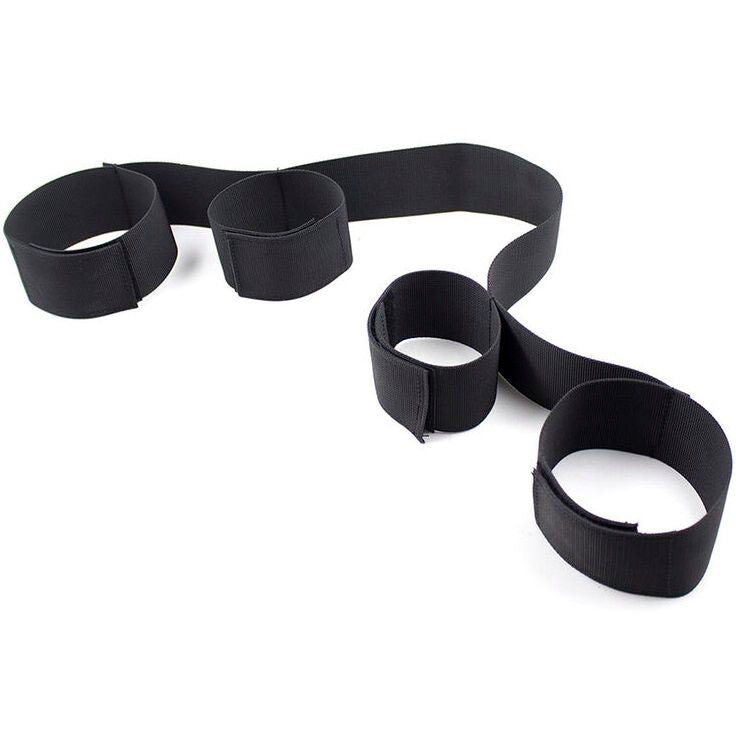 Ohmama Fetish Barra Separadora Flexível com Retenções de Pulso de Nylon para experiências BDSM seguras.