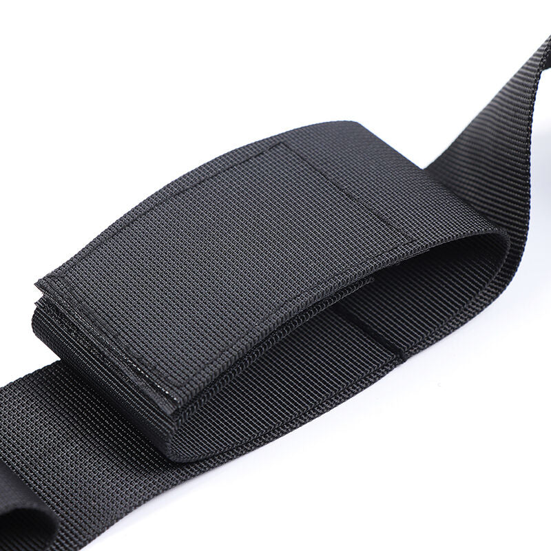 Ohmama Fetish Barra Separadora Flexível com Retenções de Pulso de Nylon para experiências BDSM seguras.