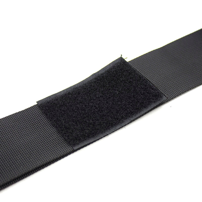 Ohmama Fetish Barra Separadora Flexível com Retenções de Pulso de Nylon para experiências BDSM seguras.