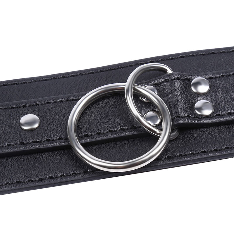 OHMAMA FETISH O-Ring Retenções de Pulso Bloqueadas, acessório BDSM de alta qualidade para jogos de controlo e exploração.