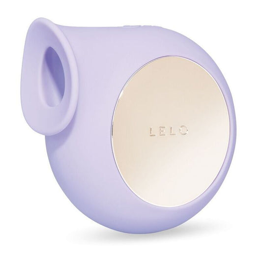 Close-up do LELO Estimulador de Ondas SILA Cruise Lilac, mostrando seu design ergonômico e textura de silicone.