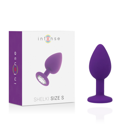 Close-up do INTENSE Plug Anal de Silicone Macio com Base Diamante Lilás, mostrando sua textura e formato ergonómico.