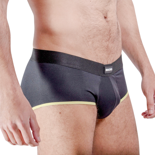 Cueca Brief Masculina MACHO de lycra adaptável em amarelo escuro, destacando o corte e o tecido.