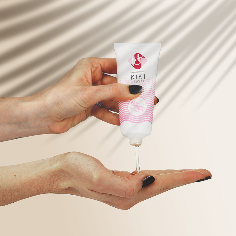 Detalhe do Lubrificante à Base de Água KIKÍ TRAVEL Sabor Doces Nube 50ml, destacando a embalagem e o sabor.