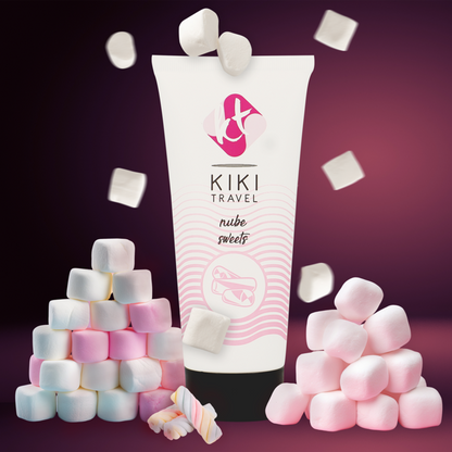 Detalhe do Lubrificante à Base de Água KIKÍ TRAVEL Sabor Doces Nube 50ml, destacando a embalagem e o sabor.