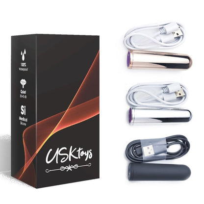 Close-up do Bala Vibrador ARMONY Prata 2.1x7.9cm, mostrando seu design compacto e elegante.