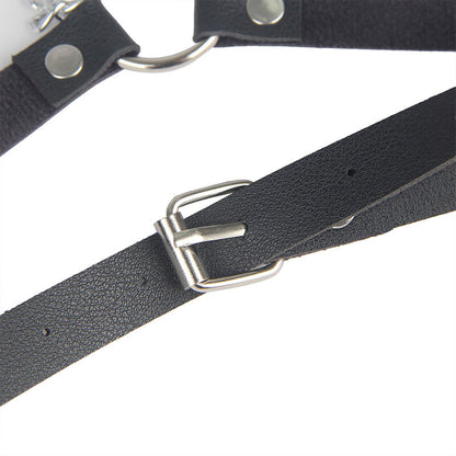 SUBBLIME Cinto de Couro com Corrente Tamanho Único, elegante acessório de lingerie preto.