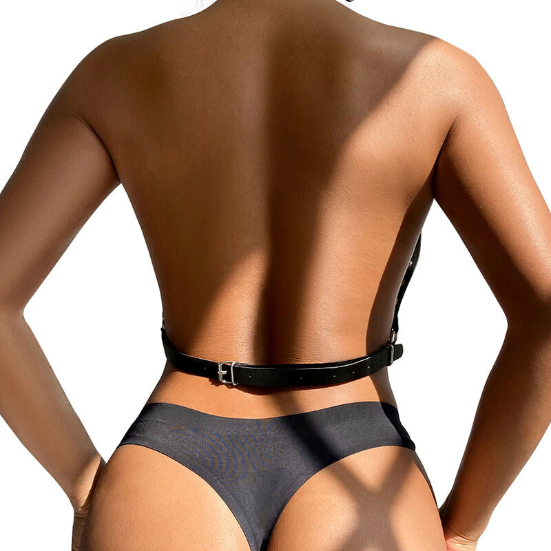 Arnês de Peito SUBBLIME com Grandes Anéis e Correntes, feito em couro preto, exibindo detalhes do design.