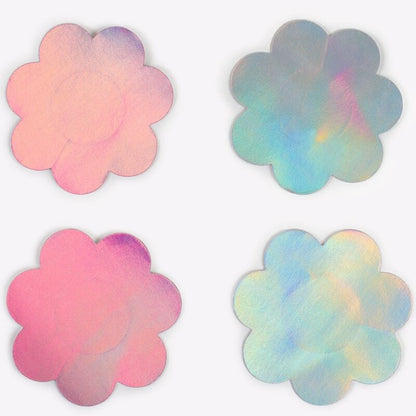 Close-up das Capas de Mamilos Adesivas Flor Holográficas SECRET PLAY, mostrando o design e as cores prateada e rosa.