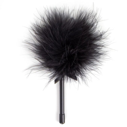 Mini espanador sensual preto da Secret Play com penas de marabu macias.