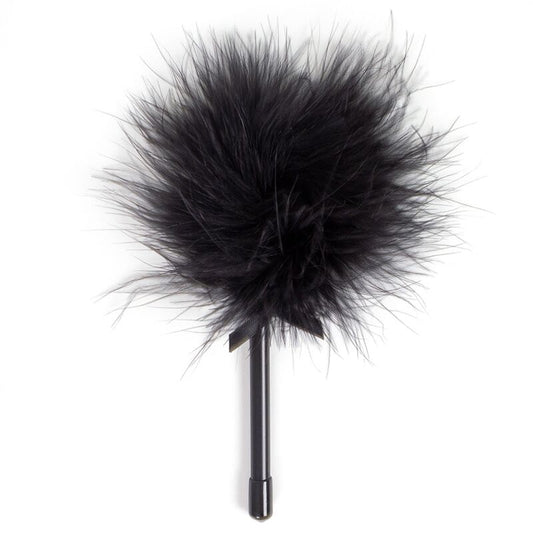 Mini espanador sensual preto da Secret Play com penas de marabu macias.
