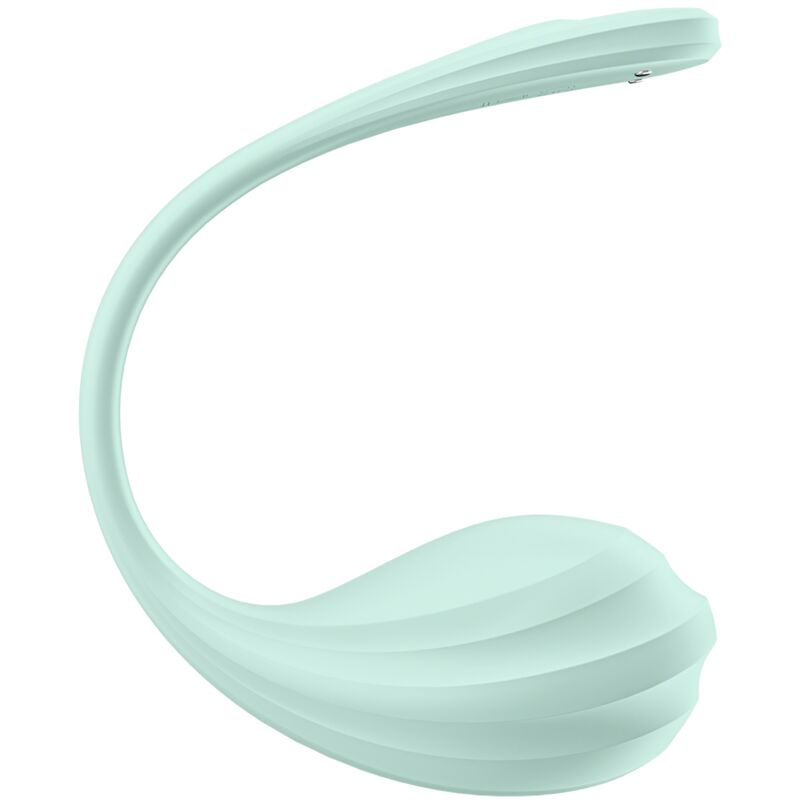 Close-up of the SATISFYER Estimulador G-Spot Smooth Petal Verde App Control, highlighting its flexible design and texture.