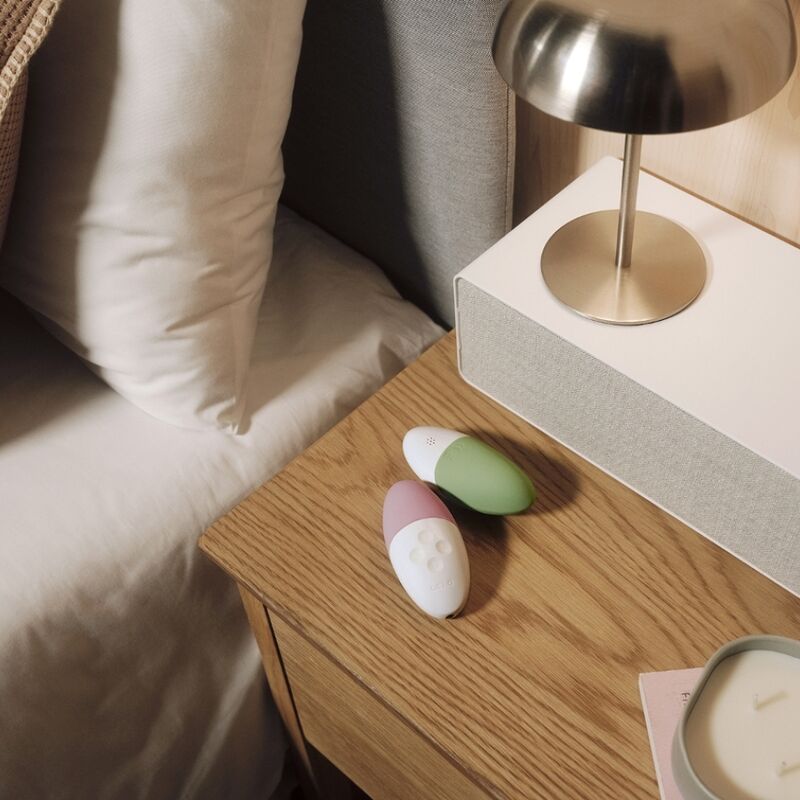 Close-up of the LELO Siri 3 Clitoris Massager Pistachio Creme showing its ergonomic design and premium material.