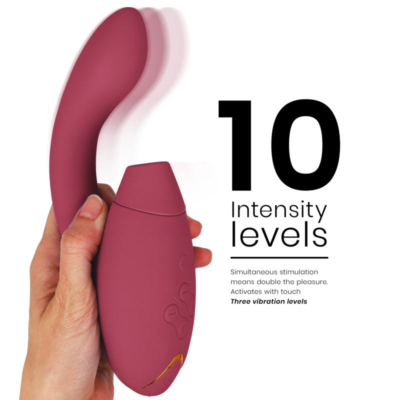 Close-up do Womanizer Duo 2 Estimulador Duplo Bordeaux, mostrando seu design ergonômico e material de silicone.