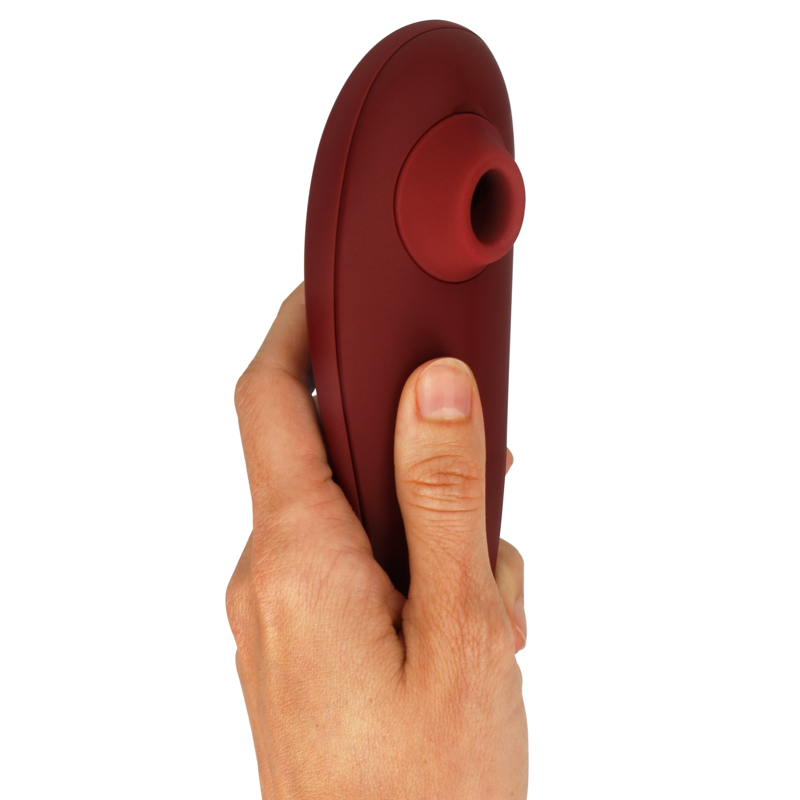 Close-up do Womanizer Classic 2 Estimulador Clitoriano Pleasure Air Bordeaux, destacando seu design ergonômico e acabamento.