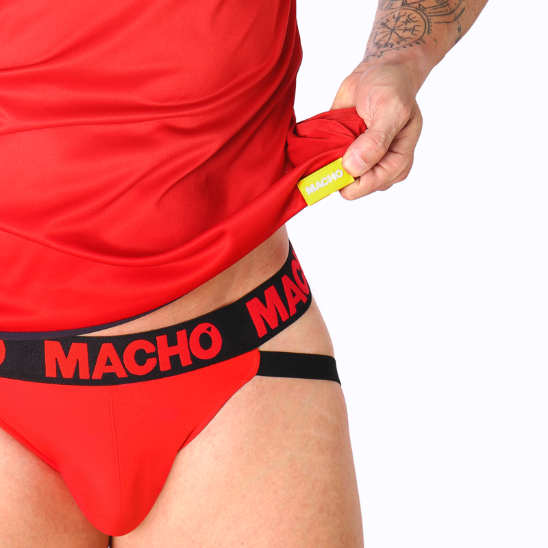 MACHO T-Shirt Vermelha S/M, detalhe do tecido viscose poliamida e corte esportivo.