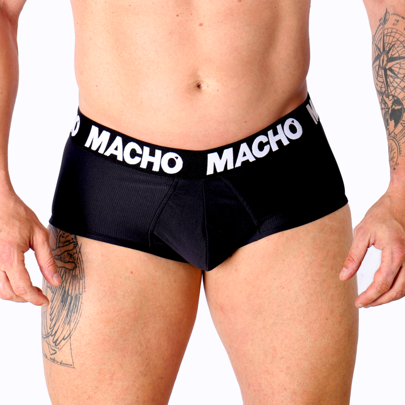 Macho Slip Preto de corte clássico com copa de realce e tecido de lycra.