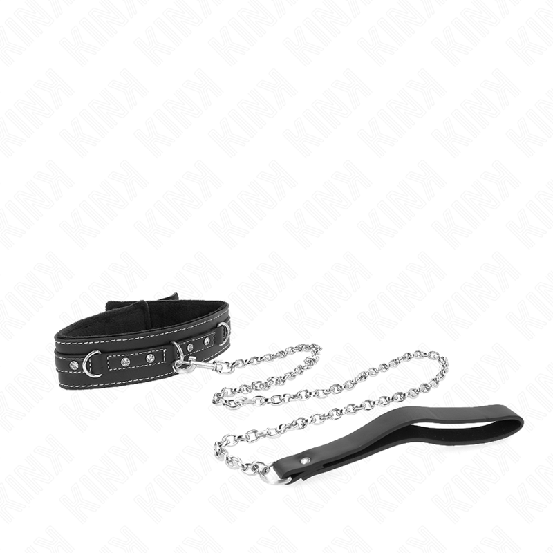 Close-up do Colar de Couro PVC KINK com Rebites de Strass, mostrando detalhes do material e design.