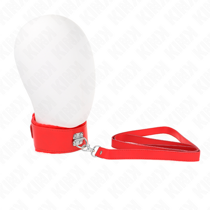 Colar com trela KINK vermelho com pregos prateados, mostrando o design ajustável e a qualidade dos materiais.