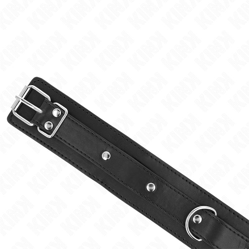 Detalhe do Colar e Trela Ajustável KINK para BDSM, mostrando material e fecho.