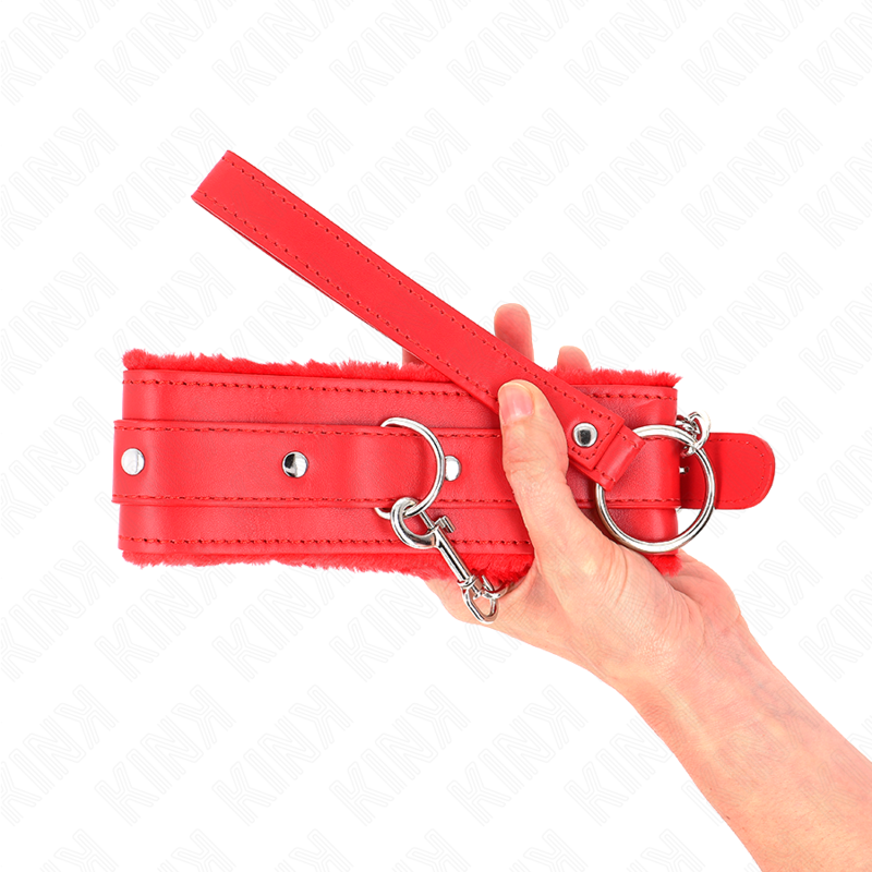 KINK Colar com Trela de Restrição Vermelho, detalhe do material e fecho ajustável.