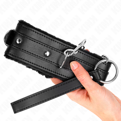 Close-up of the KINK Colar Com Trela Restrições Preto 65cm Ajustável 36-42cm showing its elegant design and durable materials.