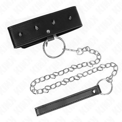Colar BDSM KINK ajustável com trela e pregos prata, destacando o design elegante e os detalhes metálicos.