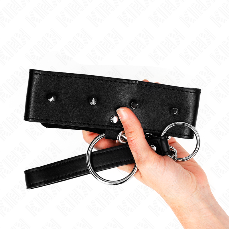 Colar BDSM KINK ajustável com trela e pregos prata, destacando o design elegante e os detalhes metálicos.