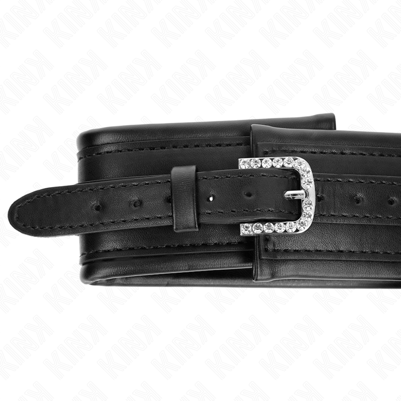 KINK Coleira e Trela BDSM com Fivela Brilhante para jogos de controlo e submissão.