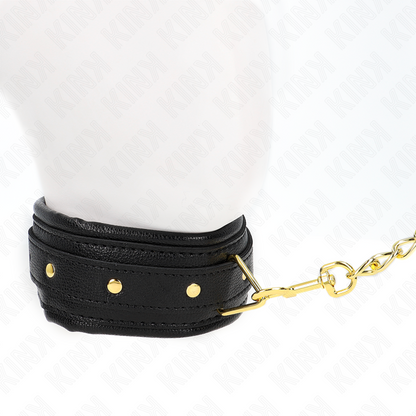 Close-up do Colar KINK BDSM com Esponja e Alça, mostrando o design ajustável e o material de imitação de couro.