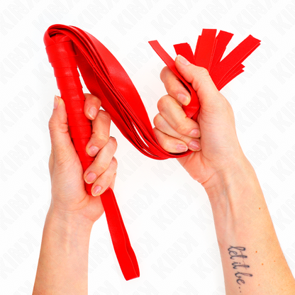 Chicote de Cauda Larga KINK Vermelho 48,5 cm para BDSM, mostrando detalhes da pega e das tiras.