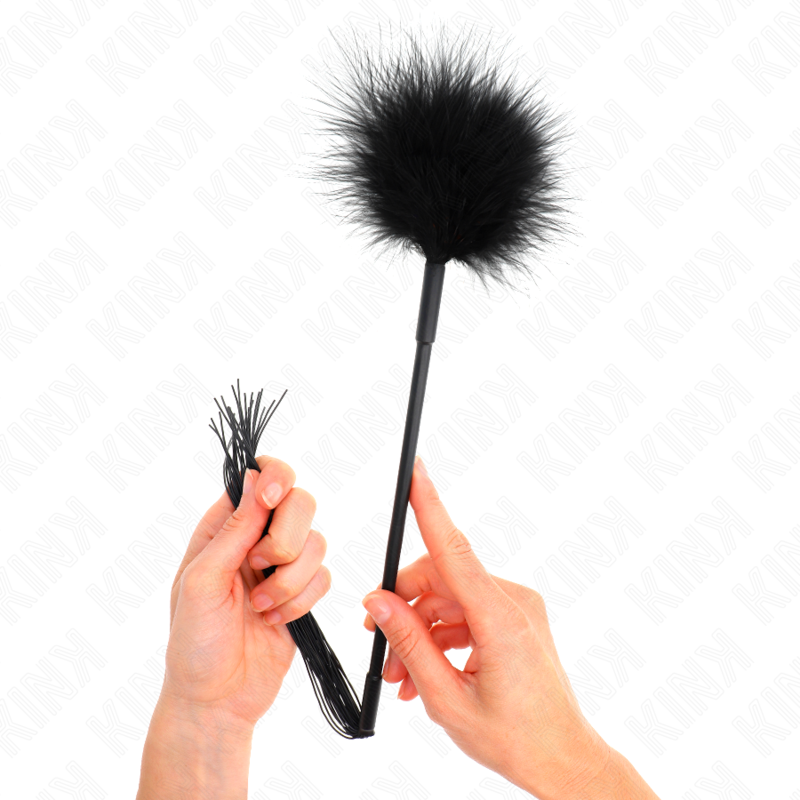 KINK Chicote de Silicone com Penas de 47cm para Cócegas, detalhe das penas e punho de silicone.