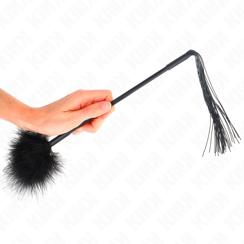 KINK Chicote de Silicone com Penas de 47cm para Cócegas, detalhe das penas e punho de silicone.