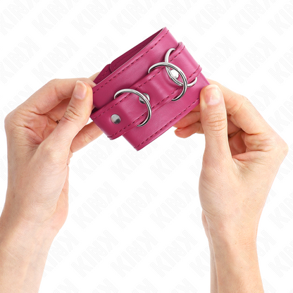 Conjunto de 3 retenções de pulso KINK D-Ring ajustáveis na cor rosa para sessões BDSM.