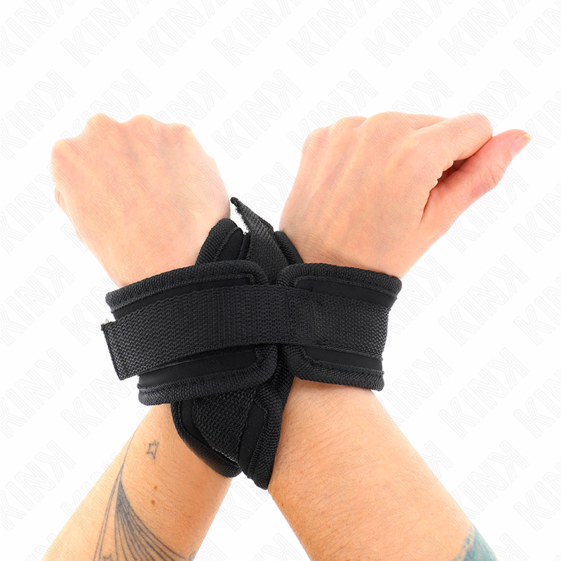 KINK Punhos Cruzados Pretos 34 x 5,5 CM, mostrando o design robusto e os anéis D para contenção.