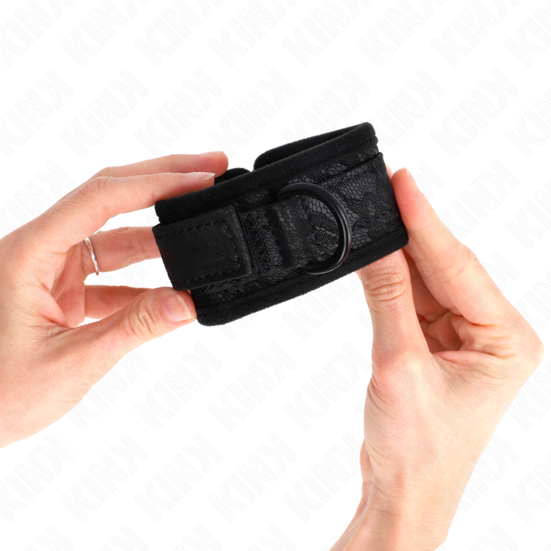 Punhos KINK em neoprene com renda escura, ajustáveis e pretos, para BDSM.